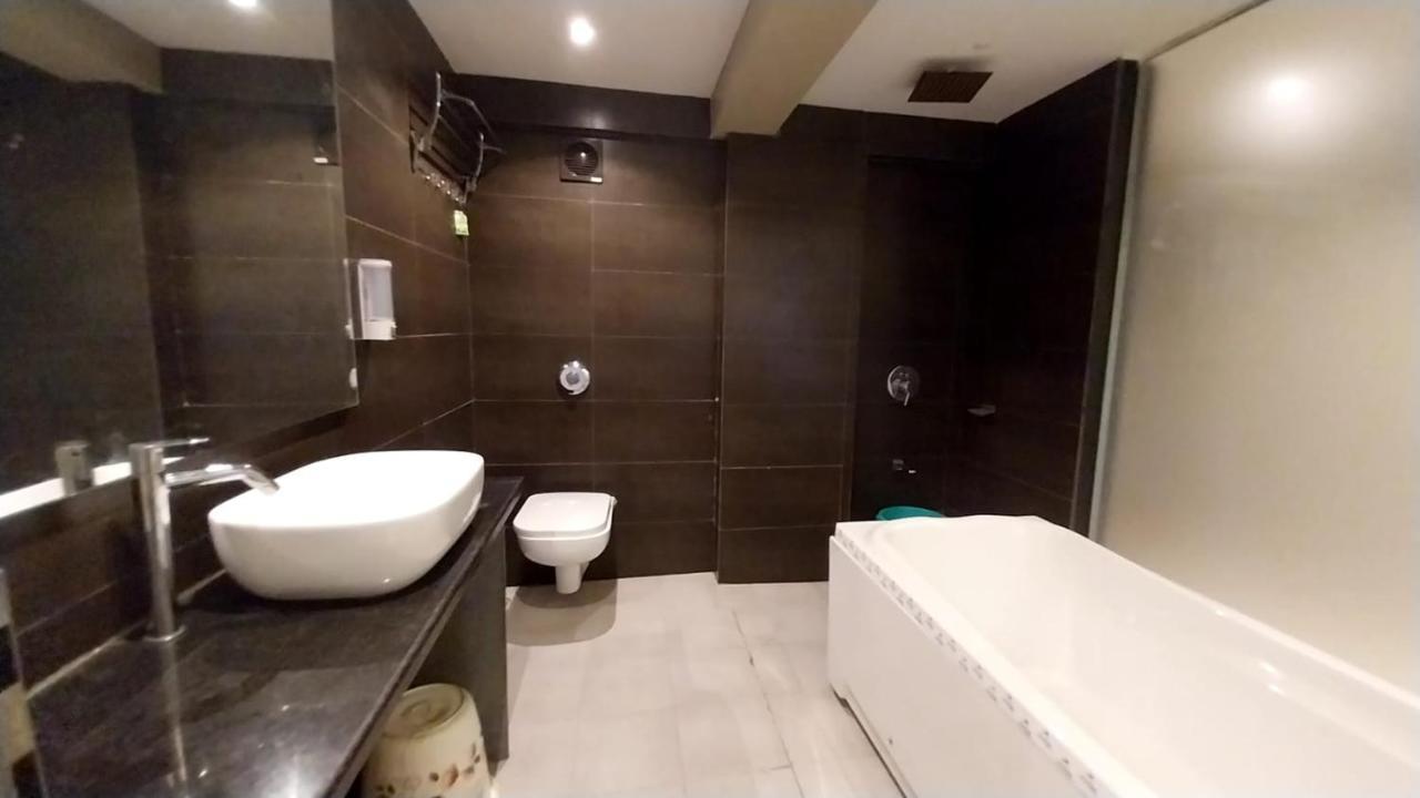 Hotel Merakee - Near Dahisar Mira Road Mumbai Eksteriør bilde