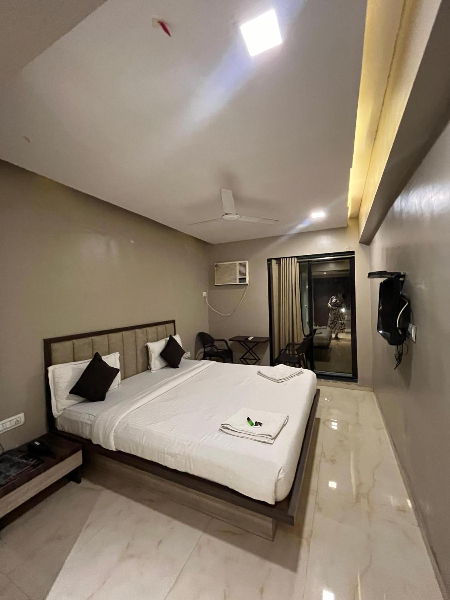 Hotel Merakee - Near Dahisar Mira Road Mumbai Eksteriør bilde