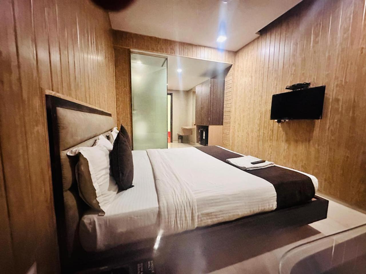 Hotel Merakee - Near Dahisar Mira Road Mumbai Eksteriør bilde