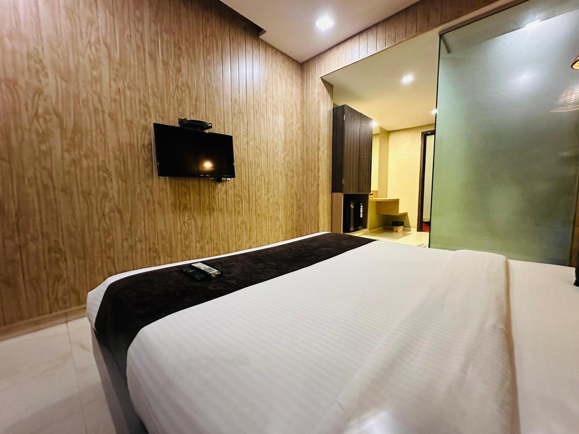 Hotel Merakee - Near Dahisar Mira Road Mumbai Eksteriør bilde